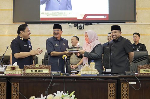 Dewan Usulkan Dua Raperda 1 9 3 Klm di atas