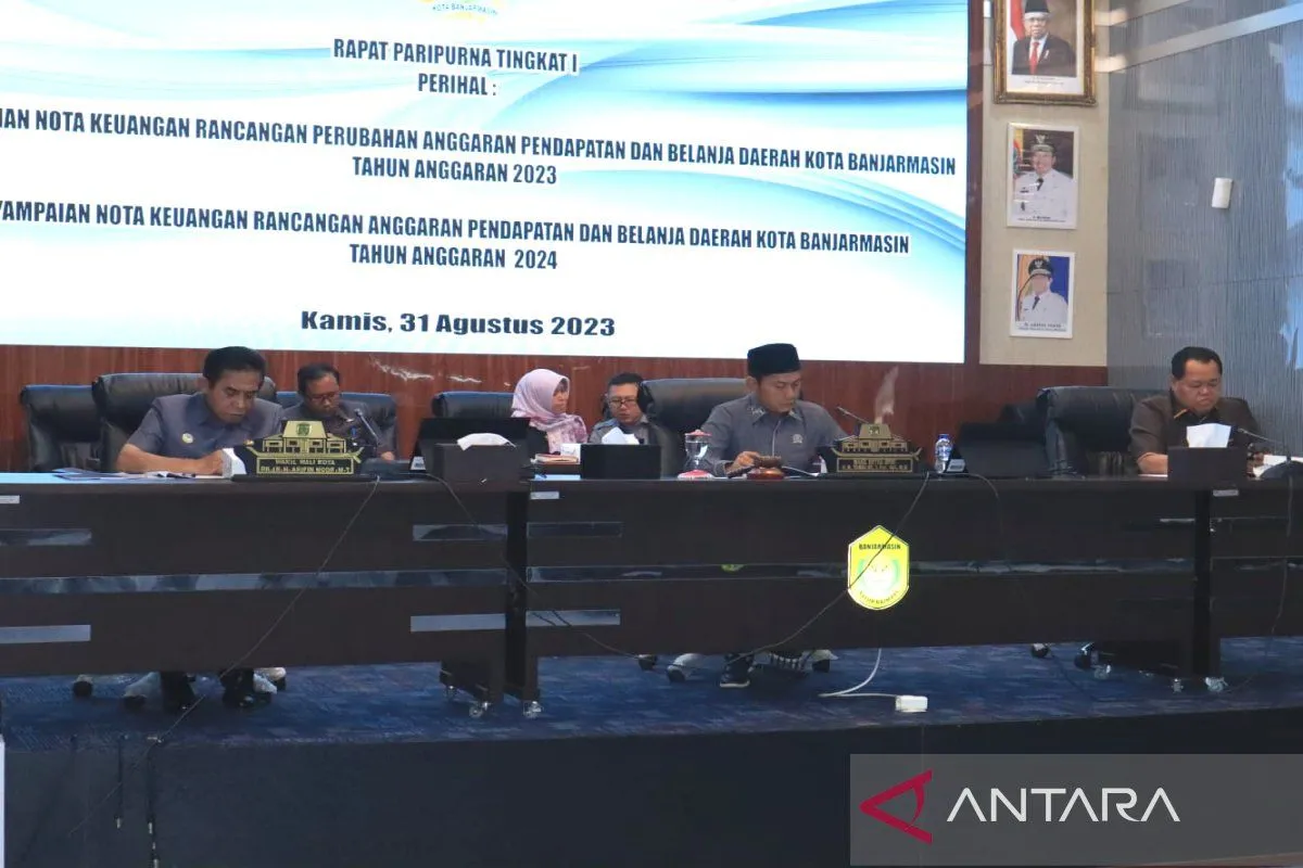 DPRD Banjarmasin Terima Nota RAPBD-P 2023 Sebesar Rp2,4 triliun 1 Hal 10 3 Klm Sidang