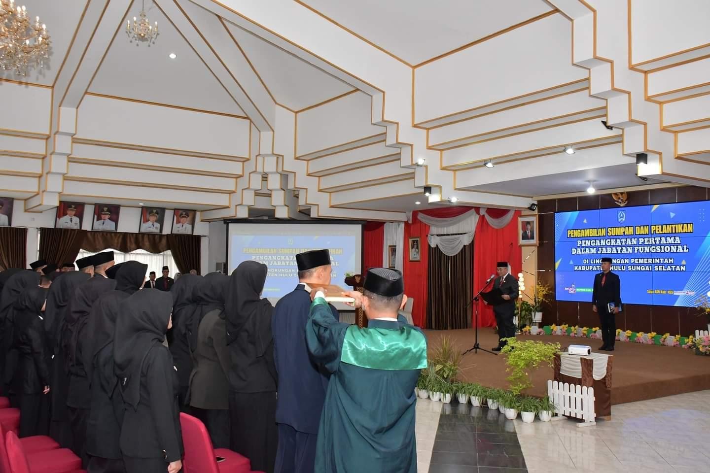 Ratusan Pejabat Dilantik 1 Hal 12 HSS 1 3 klm 14