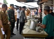 Bupati Pastikan Ketersedian Bahan Pokok di Pasar 32 Bupati Pastikan Ketersedian Bahan Pokok di Pasar