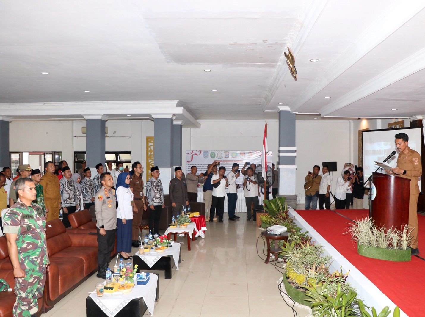 Hal 16 4 KLm Martapura Pemilu damai 1