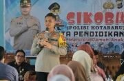 Kapolres Kotabaru Umrohkan Seorang Guru Yang Masuki Purna Tugas 29 Kapolres Kotabaru Umrohkan Seorang Guru Yang Masuki Purna Tugas