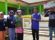 Kelompok Tani Diberi Bantuan Alat Dukung Kerja 9 Kelompok Tani Diberi Bantuan Alat Dukung Kerja