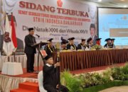 Zairullah Tangiskan 170 Wisudawan STIMIK Indonesia Banjarmasin Menangis 33 Zairullah Tangiskan 170 Wisudawan STIMIK Indonesia Banjarmasin Menangis