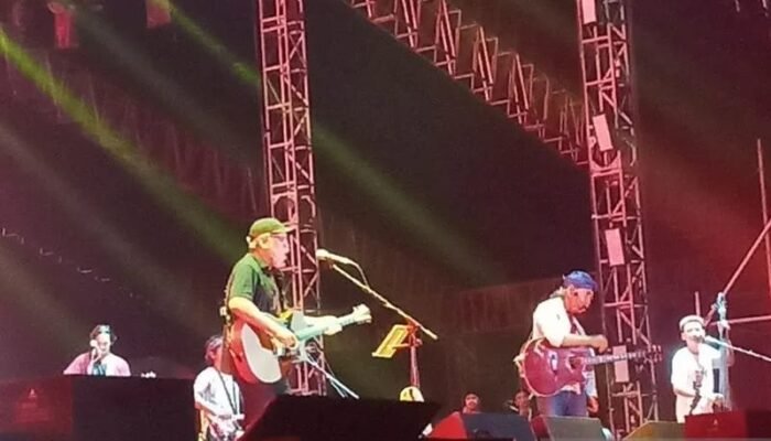 Reuni Iwan Fals dan Sawung Jabo Bikin Penonton Bernyanyi Bersama di Synchronize Fest 2023