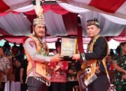 Wakapolri Diberi Gelar Warga Kehormatan Masyarakat Dayak 14 Wakapolri Diberi Gelar Warga Kehormatan Masyarakat Dayak