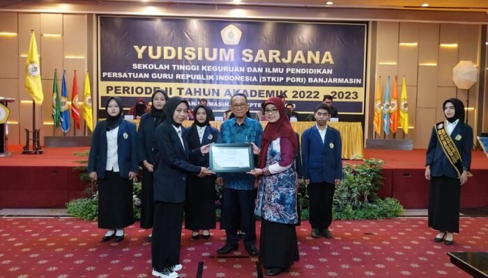 Nor Haliza Raih IPK Terbaik 3,94, STKIP PGRI Banjarmasin Yudisium 247 Sarjana