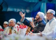 Ribuan Umat Islam Hadiri Aston Banua Sholawat dari Habib Syech bin Abdul Qadir 18 Ribuan Umat Islam Hadiri Aston Banua Sholawat dari Habib Syech bin Abdul Qadir