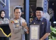 DPRD Kalsel Dapat Penghargaan Kapolda 14 DPRD Kalsel Dapat Penghargaan Kapolda