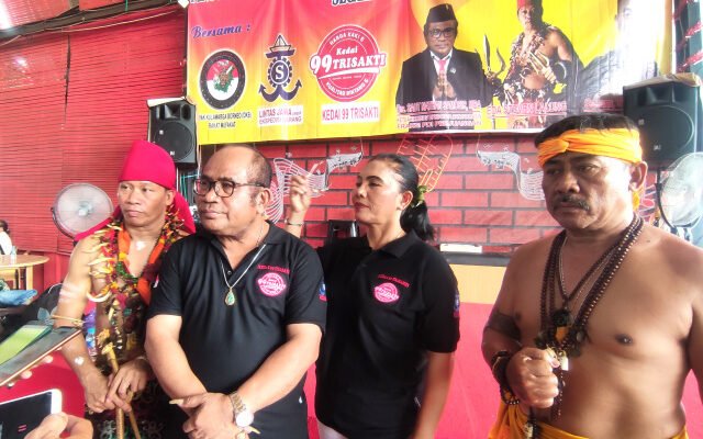 Minat Masyarakat Tinggi, Saut Nathan Samosir Kembali Fasilitasi Pengobatan Tradisional Dayak Maanyan