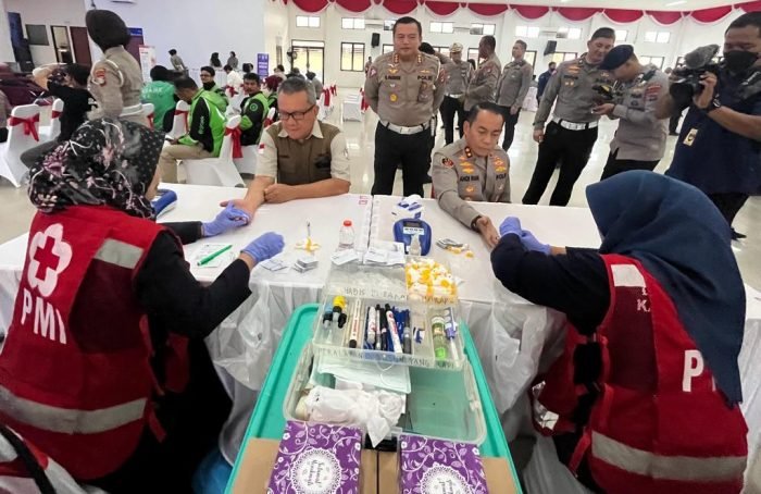 Polda Kalsel Tebarkan 10 Ribu Paket Sembako, Periksa Kesehatan dan Donor Darah 1 WhatsApp Image 2023 09 19 at 18.32.37 e1695128331591