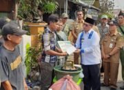 Wali Kota Serahkan Bantuan Korban Kebakaran 21 Wali Kota Serahkan Bantuan Korban Kebakaran