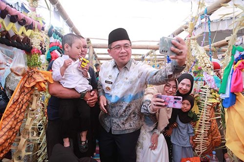 Dari tahun ke tahun Tradisi Baayun Maulid digelar Pemerintah Kota Banjarmasin dalam rangka memperingati Maulid Nabi Muhmammad SAW sekaligus Hari Jadi Kota Banjarmasin ke-497 1 hal9 3klmkontrak1 3
