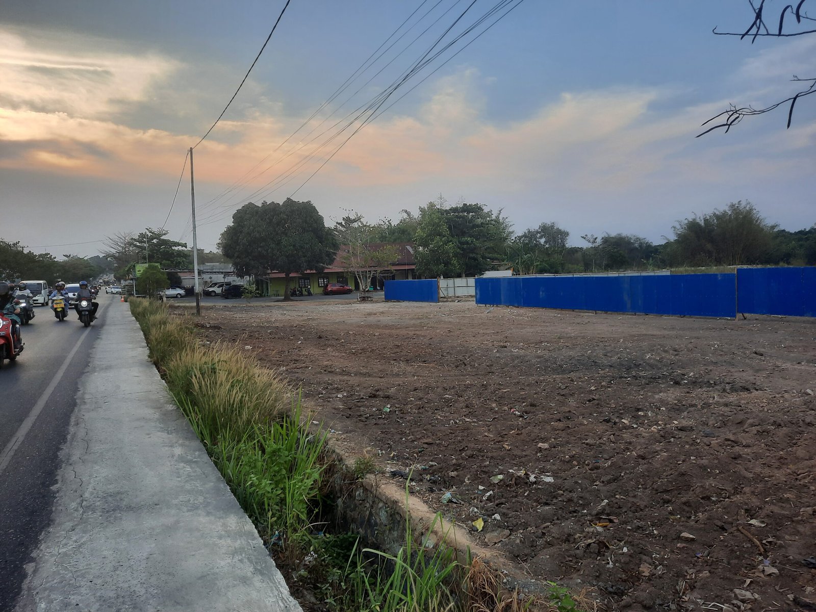 1 15 klm Akses jalan bandara scaled