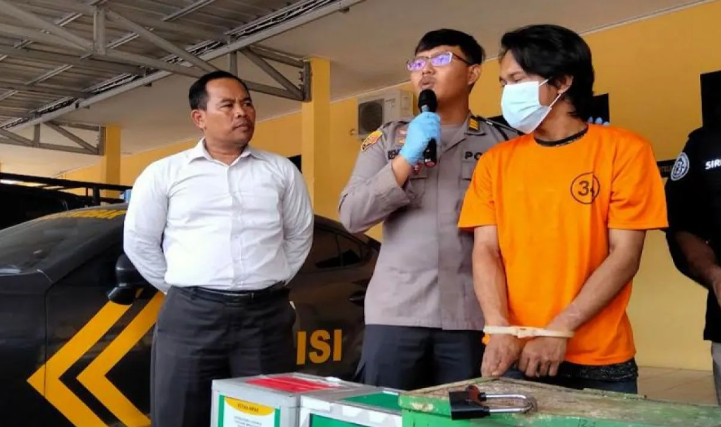 6 pencuri kotak amal 3klm