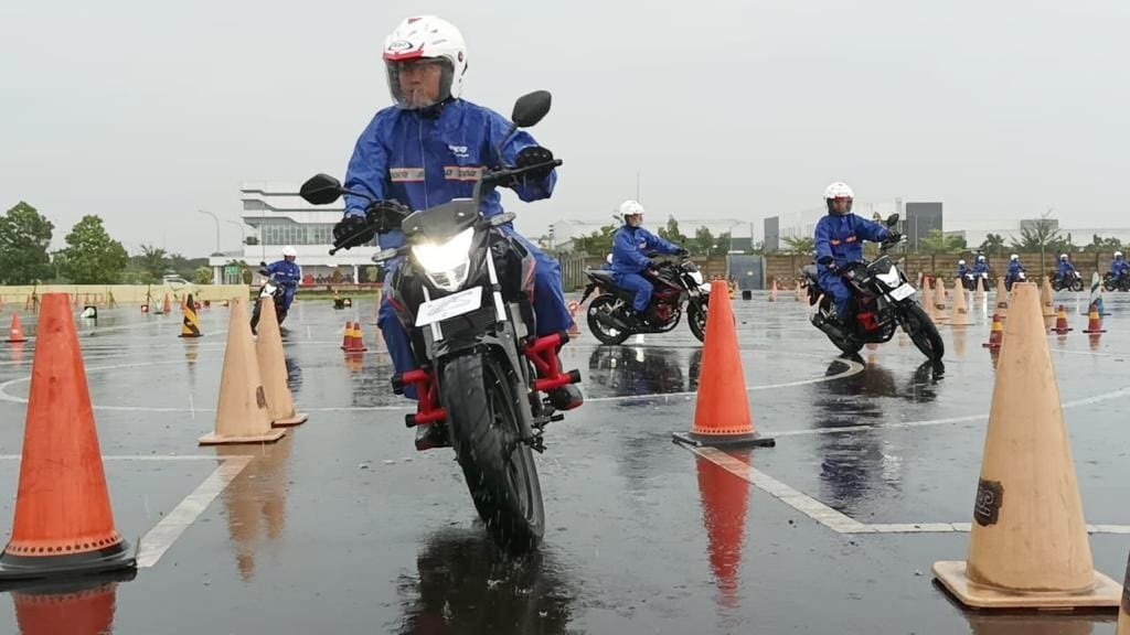 Tips Memprediksi Bahaya saat Berkendara agar Tetap Aman 1 7 2klm tip