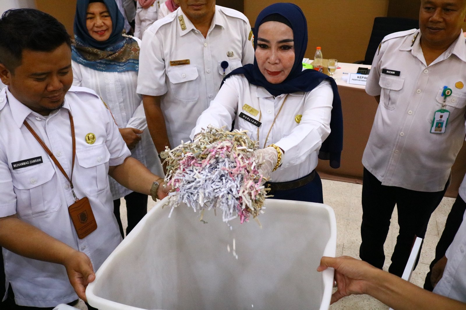 Dispersip Kalsel Musnashkan 2.112 Berkas Arsip 1 Hal 10 3 KLm Dispersip