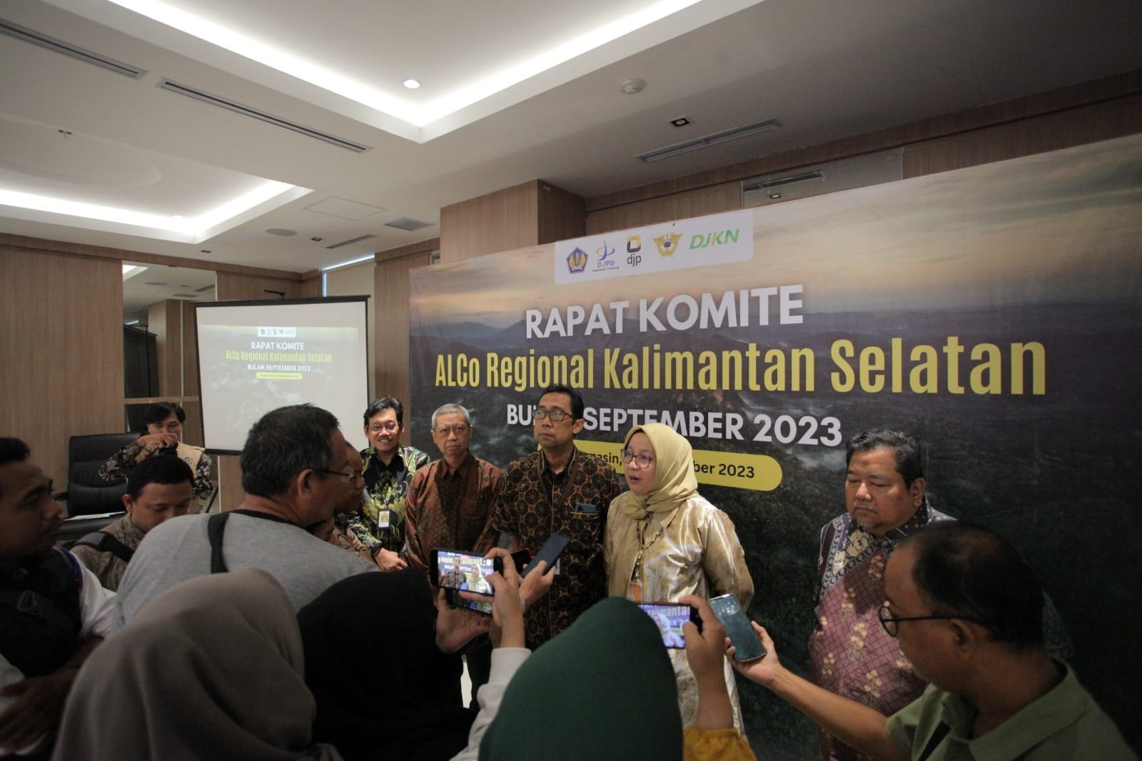 Hal 10 3 Klm Jumpa pers