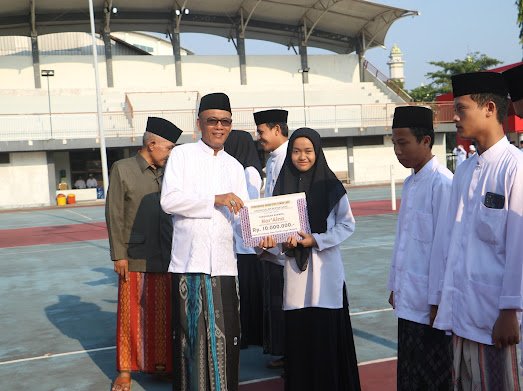 Berprestasi di MQK Nasional<br>13 Santri Raih Bonus Dari Pemkab Tala 1 Hal 11 Tala 3 klm 18