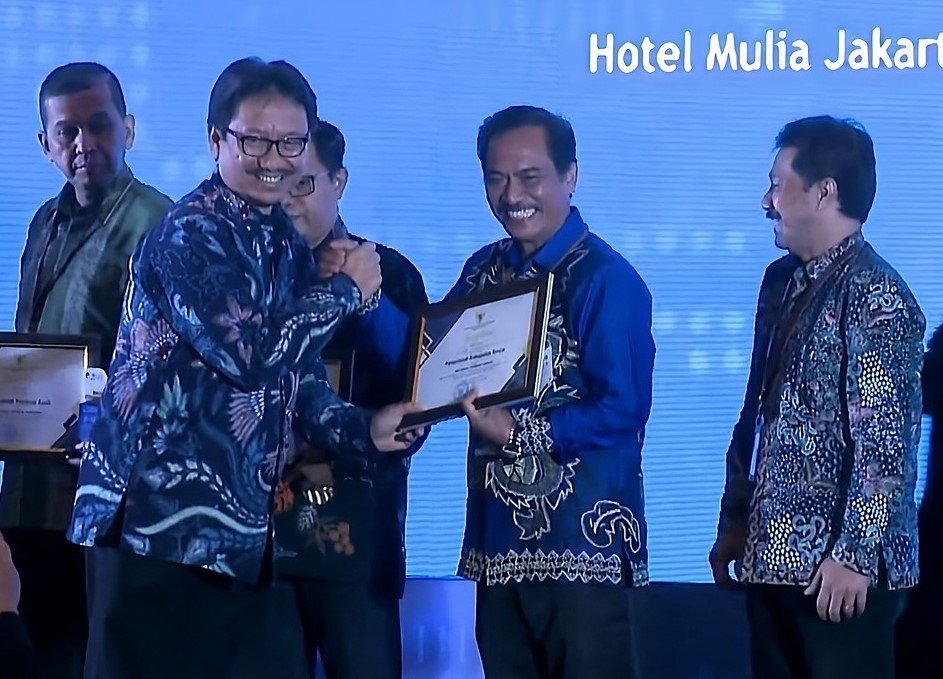 Berhasil Terapkan SPLP, Banjar Raih Penghargaan Nasional 1 Hal 16 2 KLm Martapura Penghargaan nasional