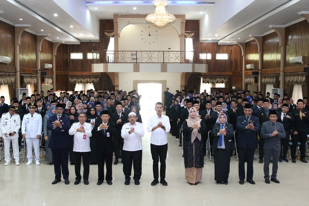 Hal 16 4 Klm Martapura lantik pejabat