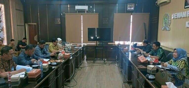 Raker DPRD Bersama Direksi Perseroda PT Asa Baru Daya Cipta Lestari 1 Hal 2 Bal 3 klm 2