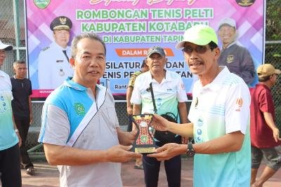Jalin Persahabatan, PELTI Tapin Tanding Dengan PELTI Kotabaru 1 Hal 2 Rantau 4 klm 1
