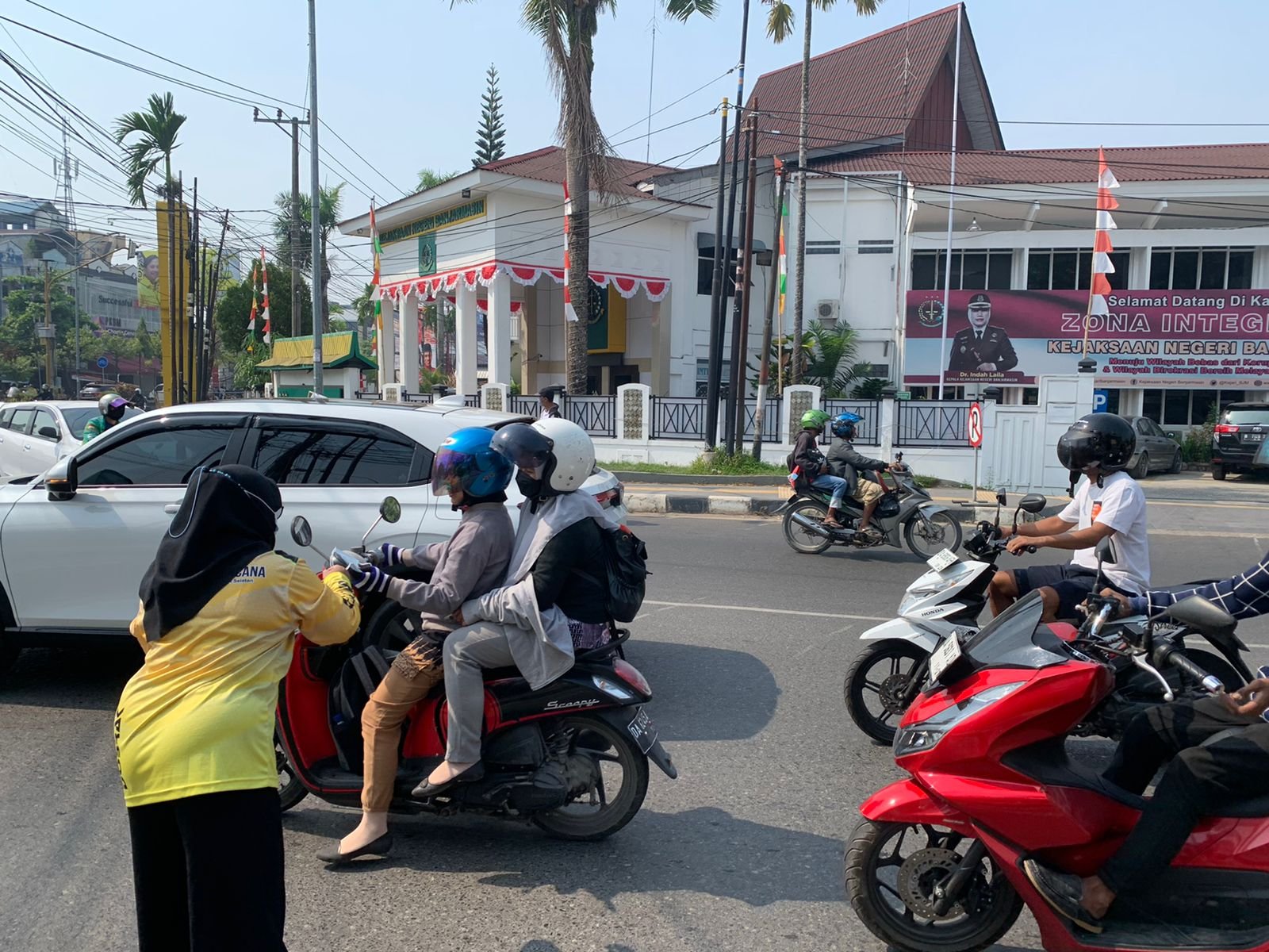 Hal 9 3 KLM Bagi Masker