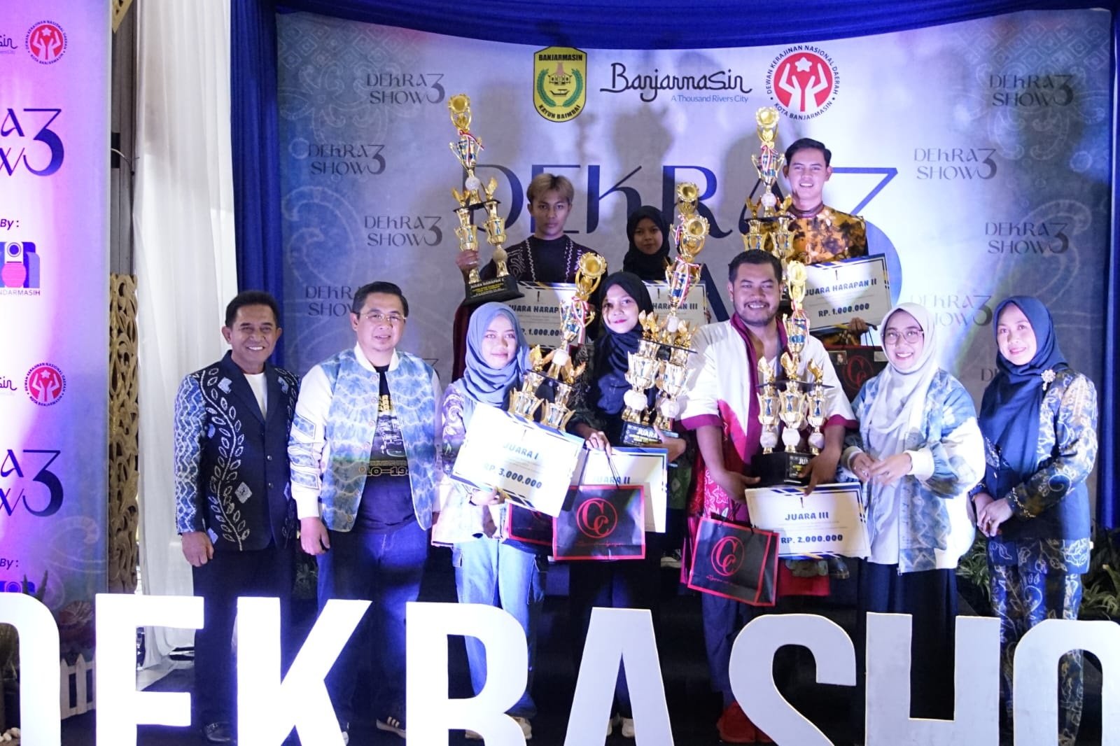 Dekrashow Tiga Salah Satu Ajang Kurasi Desainer Sasirangan 1 Hal 9 3 KLm KOntrak 1 6