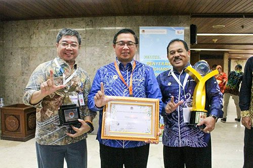 Banjarmasin Raih Tropy Proklim Dari Menteri LHK 1 Hal 9 3 Klm Kontrak 1 13