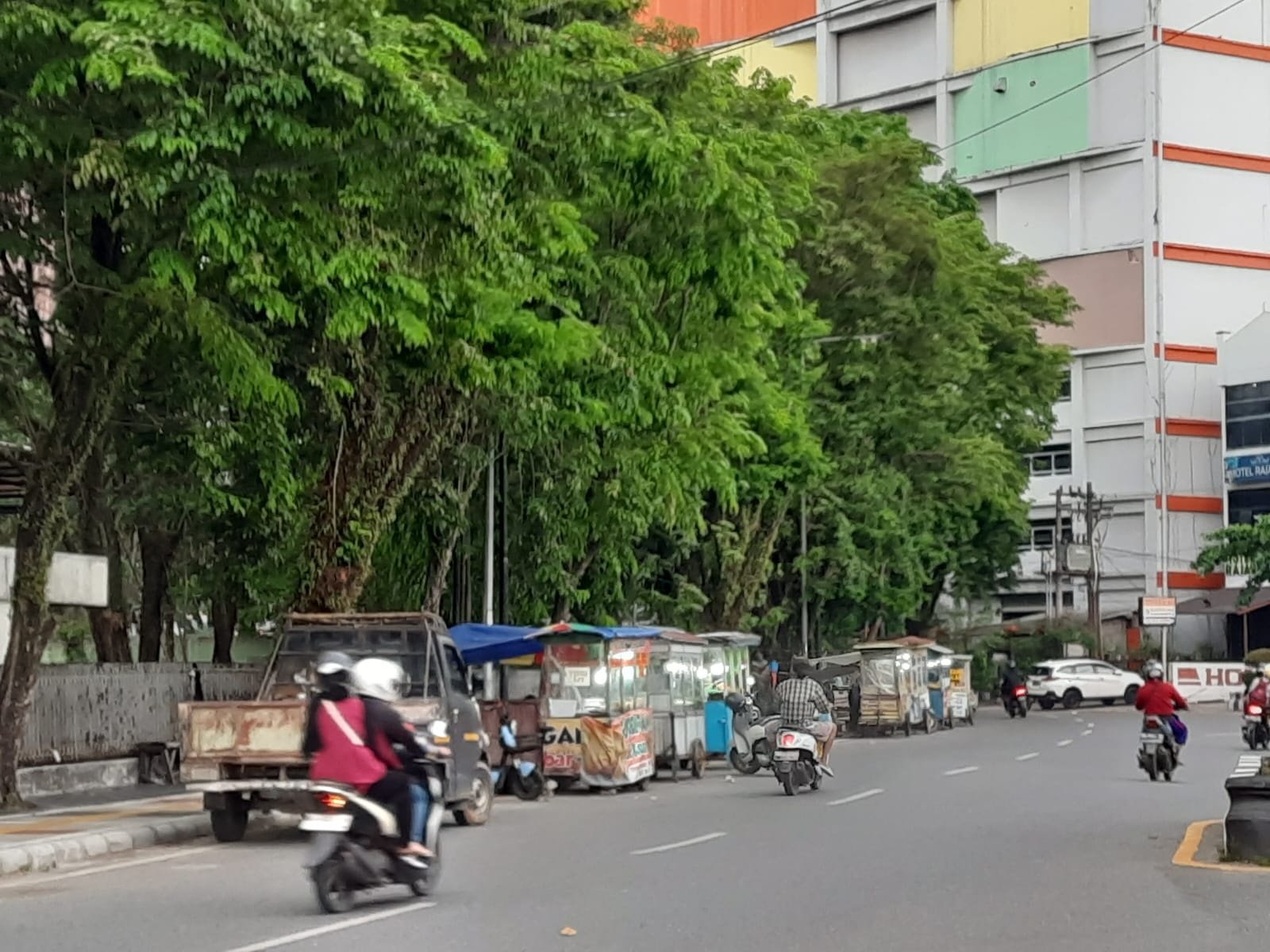 Digusur Tanpa Relokasi, PKL Depan Ex Panin Bank Protes 1 Hal 9 3 Klm PKL