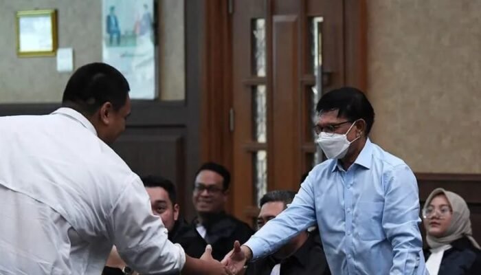 Mantan MenkominfoJohnny Plate Mengaku tak Punya Relasi dengan Menpora Dito Ariotedjo