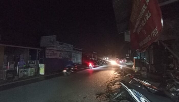 Hujan Deras dan Angin Kencang, Listrik Padam di Sejumlah Kawasan