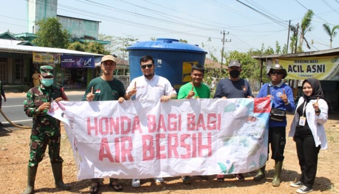 Honda Bagi-Bagi Air Bersih