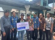UPZ Bank Kalsel Serahkan Bantuan Terdampak Kebakaran di Kampung Melayu