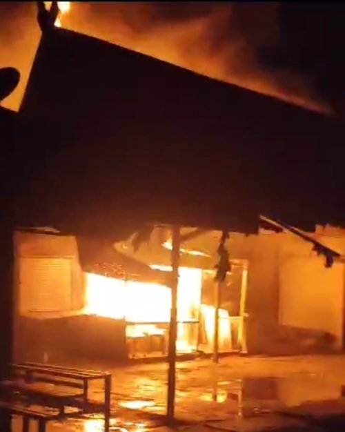 Tiga Tempat Penggilingan Pentol di Kompleks Pertokoan Pasar Kapuas Terbakar 1 IMG 20231019 WA0016 1 e1697702773245