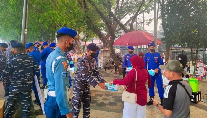 Sinergi TNI Polri Cegah Dampak Karhutla, 3.000 Masker Dibagikan Kepada Masyarakat