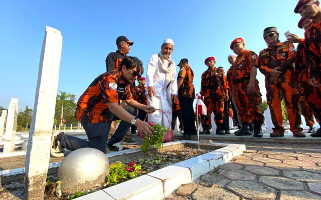 Peringati Harlah ke-64, Pemuda Pancasila Kalsel Ziarah ke Makam Pahlawan