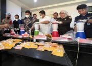 Tiga Kilogram Sabu dan 94 Pil Ekstasi Diblender 26 Tiga Kilogram Sabu dan 94 Pil Ekstasi Diblender
