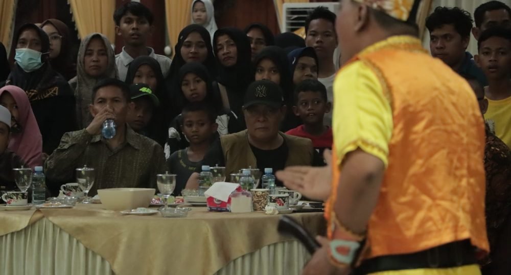 Paman Birin dan Warga Teluk Selong<br>Terkesan Saksikan Pertunjukan Mamanda 1 1 35 klm Kontrak Pemprov 26 Musyawarah seniman