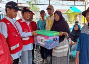 Ratusan Rumah di Jejangkit Dihantam Puting Beliung<br>PMI Kalsel Salurkan Bantuan 28 Ratusan Rumah di Jejangkit Dihantam Puting BeliungPMI Kalsel Salurkan Bantuan