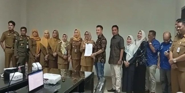 Hal 10 3 KLm Foto bersama