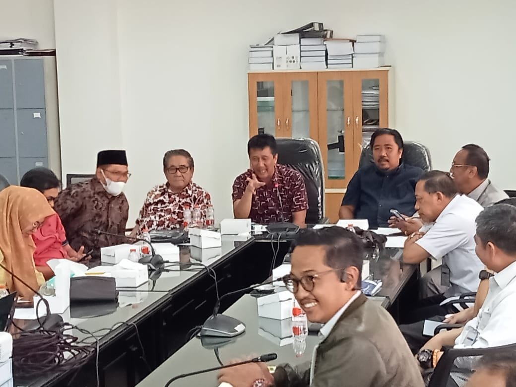 Hal 10 3 KLm Pansus DPRD pajak dan distribusi