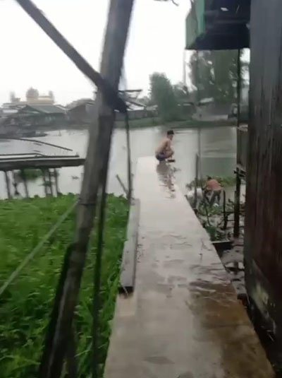 Hal 10 3 KLm Runtuh Titan