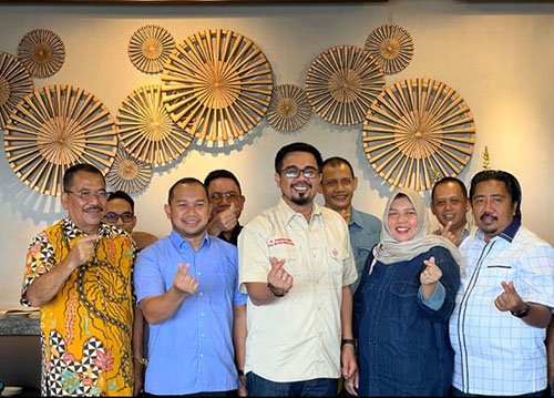 Hal 10 3 Klm Tim Merapat