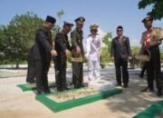 Jajaran Pemda dan ForkopimdaZiarah Serta Tabur&nbsp;Bunga