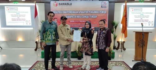 Bawaslu HST dan PWI Teken MoU Pengembangan Pengawasan Partisipatif dan keterbukaan informasi Publik 1 IMG 20231116 WA0021 e1700128162462