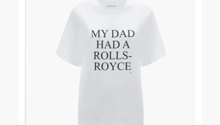 Bintang Pop Victoria Beckham Rilis Kaus Terinspirasi Candaan Suami