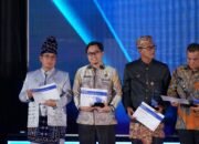 Bupati HST Aulia Kembali Raih Penghargaan di Bidang Pendidikan "Anugerah Kihajar 2023" 28 Bupati HST Aulia Kembali Raih Penghargaan di Bidang Pendidikan “Anugerah Kihajar 2023”