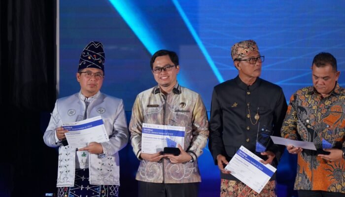 Bupati HST Aulia Kembali Raih Penghargaan di Bidang Pendidikan “Anugerah Kihajar 2023”